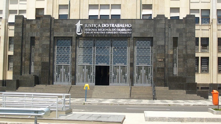 Justiça condena empresa por cancelar plano de saúde